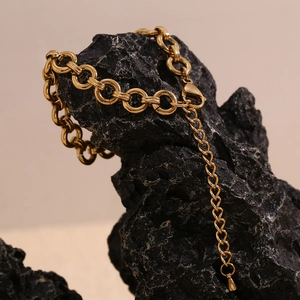 Detail of 14K gold plated stainless steel chunky chain bracelet with lobster clasp