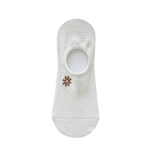 White cotton boat socks with brown daisy embroidery and ribbed texture for summer wear