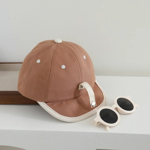 Casquette de baseball en coton pour bébé kaki avec boucle et lunettes de soleil