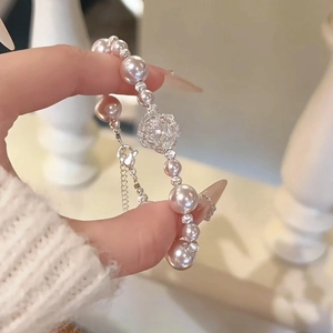 Bracelet Künstliche Perles Avec Pendentif Fleur Rose Zircon Chaîne Main Élégante Ajustable Pour Femme Bijoux Haut De Gamme Quotidien