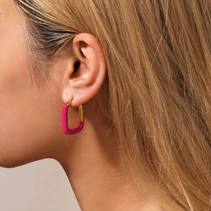 Boucles d'oreilles créoles modernes en forme de U plaqué or avec émail rose vif