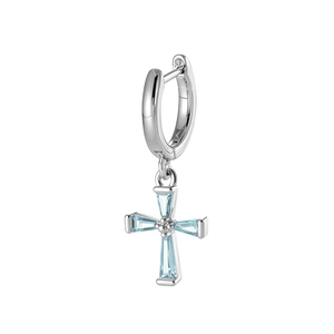 Orecchino a croce in argento lucido con zircone rettangolare azzurro su sfondo bianco