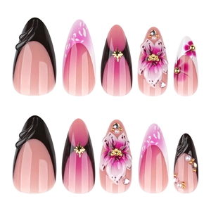 Faux ongles French noirs avec fleurs 3D et perles sur base dégradée rose