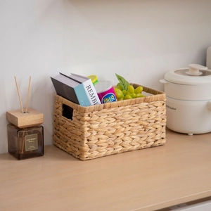 Rechteckiger geflochtener Aufbewahrungskorb aus Naturrattan mit Griffen für die Wohnung