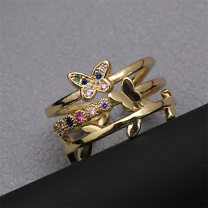 Bague ajustable en or avec papillon et zircons colorés au design multicouche élégant