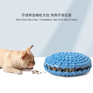 Balle distributrice de friandises en caoutchouc bleu avec surface texturée pour chiens