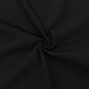 Makro-Detail des schwarzen rückenfreien Maxikleids mit hochwertiger Polyester-Struktur