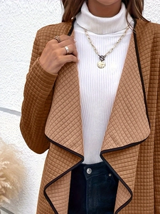 Bruine gewatteerde lange cardigan voor dames in een minimalistische urban winterstijl