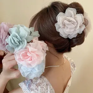 Eleganter übergroßer Stoff-Kamelien-Haarclip in verschiedenen sanften Macaron-Farben