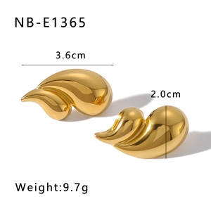 Polished 18K gold-plated leaf-shaped earrings with measurements 3.6cm by 2.0cm