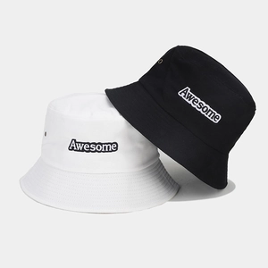 Bob classique en coton avec broderie Awesome en styles noir et blanc pour le quotidien