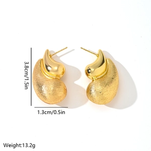 Detail view of 14K gold-plated curved earrings with matte finish and size labels