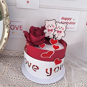 Kit de décoration de gâteau de Saint-Valentin avec ours mignons, rose rouge et cœurs.