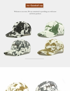 Détail de quatre casquettes de baseball tie-dye en motifs gris, vert, marron et noir