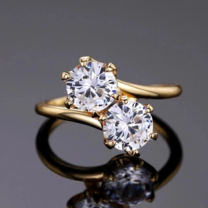 Elegant Toi et Moi gold ring with two round brilliant-cut diamonds on a mirror surface
