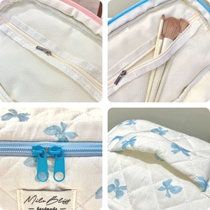 Trousse de maquillage matelassée à nœuds bleus avec poches intérieures et fermetures
