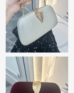 Détail de pochettes de soirée en paillettes champagne et velours rouge avec fermoir feuille