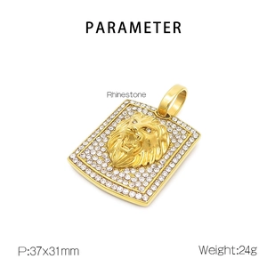 Detailed view of golden lion head pendant with rhinestone dimensions 37x31mm and 24g weight