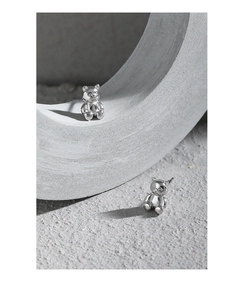 Macro shot of 925 sterling silver teddy bear stud earrings with high-polish finish