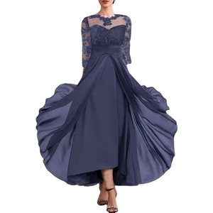 Dunkelblaues langärmliges Abendkleid aus Spitze und Chiffon mit asymmetrischem Saumdesign