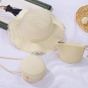 Set cappello di paglia e borsa a tracolla con pizzo in colore beige chiaro