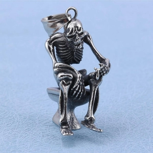 Collier Pendentif Squelette Drôle Assis Sur Les Toilettes Acier Inoxydable Bijoux Punk Gothique Pour Hommes Femmes