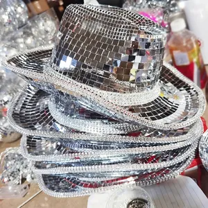 Cappello da cowboy disco con tessere di specchio argento e decorazioni in strass lucidi
