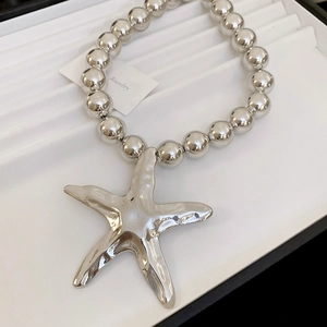 Exaggerated silver metallic starfish pendant with chunky round beads choker necklace
