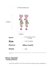 Détail boucles d'oreilles cœur rose cristal pompon, dimensions 7,7 cm long et 1,8 cm large