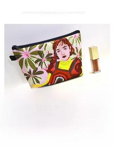 Detailed size specifications of the water-resistant floral polyester cosmetic pouch