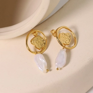 Elegant gold baroque pearl drop earrings featuring irregular metallic frames and vintage style