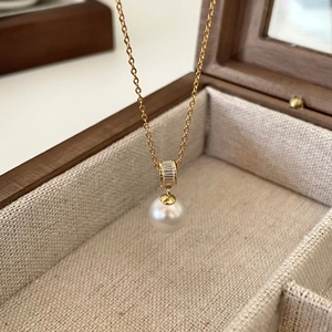 Elegant 925 sterling silver gold-plated necklace with a pearl and square zircon pendant