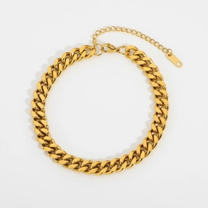 Detail of 18K gold-plated Cuban link anklet with lobster clasp and adjustable extender chain
