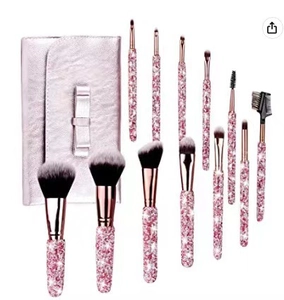 Detail van roze glitter make-up borstelset met 10 penselen en bijpassend glanzend tasje
