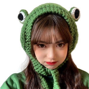 Cute green knitted frog hat for women with big eyes and warm ear flaps for autumn and winter