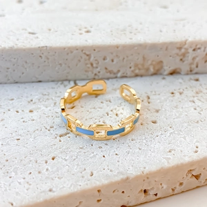 Adjustable hollow chain ring in gold stainless steel with sky blue enamel drip