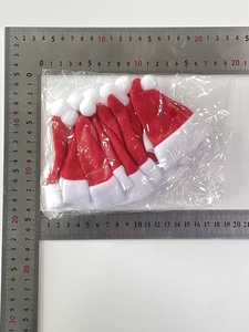 Mini plush Christmas hats in plastic packaging with rulers showing size dimensions