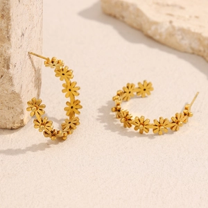 Boucles d'oreilles créoles chic en acier inoxydable doré 18K en forme de fleur