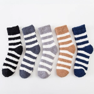 Chaussettes De Sommeil Pour Hommes Hiver Chaudes En Polaire Corail Rayées Épaisses Mi-Mollet Pour La Maison