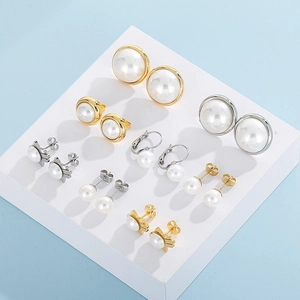 Set di orecchini a perno con perle minimaliste in acciaio inossidabile dorato e argento