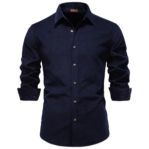 Camicia da uomo in velluto a coste blu scuro a maniche lunghe con colletto e bottoni