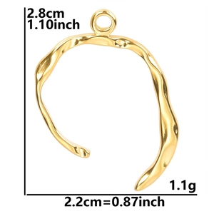 Irregular 18k gold plated stainless steel pendant with dimensions 2.8cm by 2.2cm