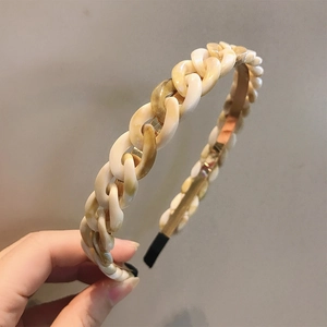 Fashionable resin chain link headband in cream and amber marble finish for women