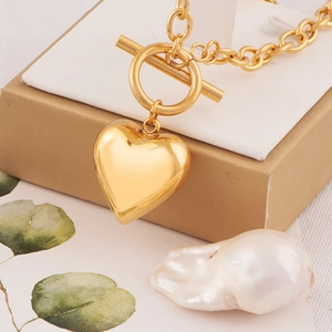 Minimalist 18k gold heart pendant necklace with OT toggle clasp on display box