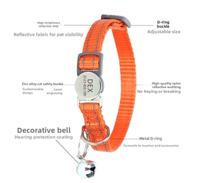 Dettaglio collare per gatti in nylon arancione con striscia riflettente e fibbia in metallo