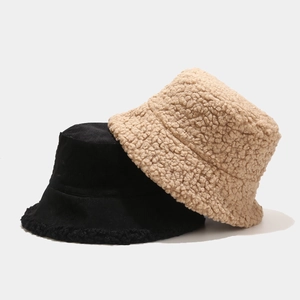 Cappello pescatore invernale da donna in pile beige e velluto a coste nero