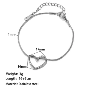 Detailed size chart of a silver heart pendant necklace in stainless steel with measurements