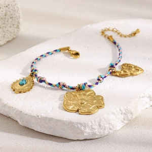 Bracciale bohémien con fiore dorato e turchese su cordino intrecciato colorato con chiusura