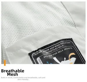 Detail der grauen Outdoorjacke mit atmungsaktivem Netzfutter und Markenetikett