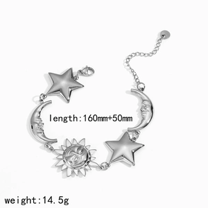Dettaglio del bracciale in acciaio inossidabile argento con sole luna stella e misure